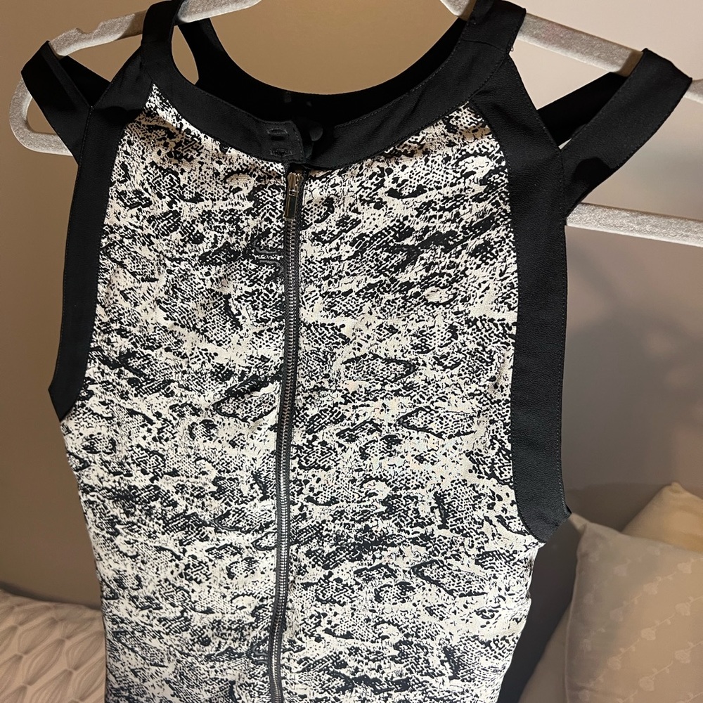 Cache’ Shell With “Caged” Look. Snake Print. Size… - image 2